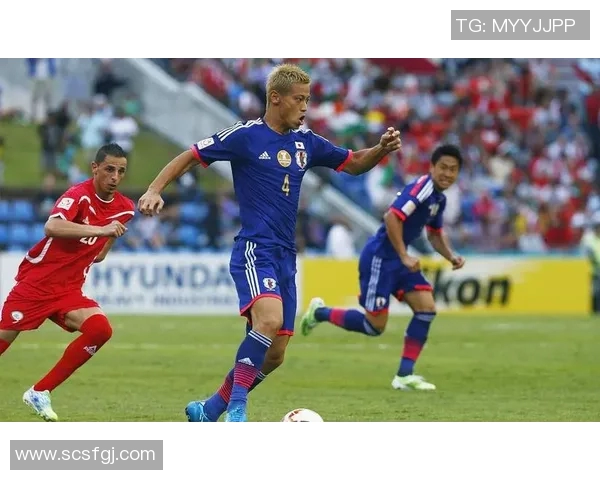 足球场上的隐形英雄十二号球员如何影响比赛的胜负与团队协作